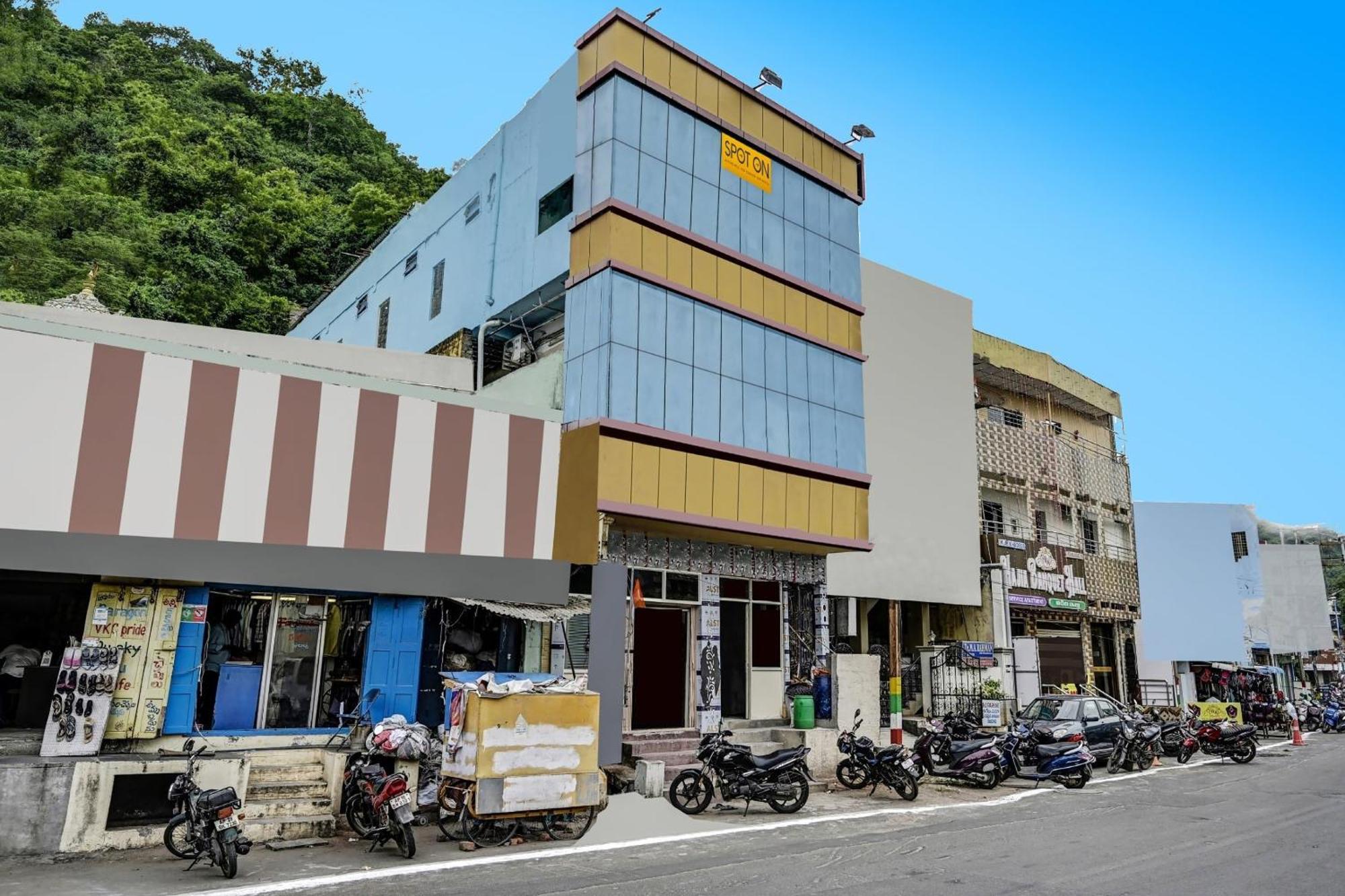 Hotel Spot On Svr Grand Vijayawāda Exterior foto